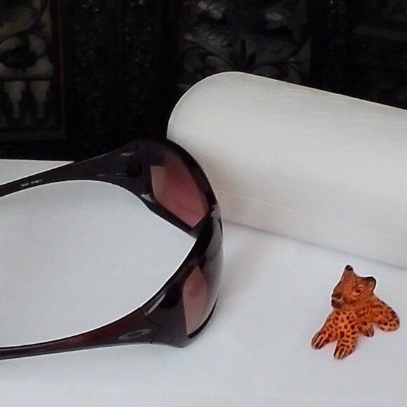 Womens Oakley Sunglasses - Picture 3 of 6